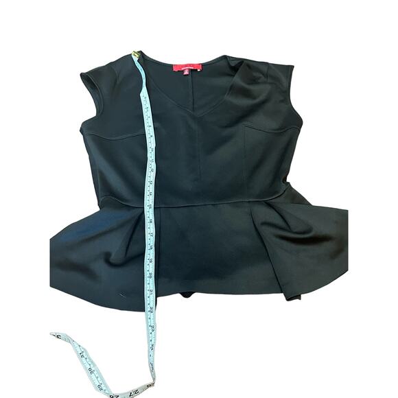 EUC Saks Fifth Avenue RED Label Black Peplum V-Neck Scuba Faux Leather Top Large - Picture 2 of 7